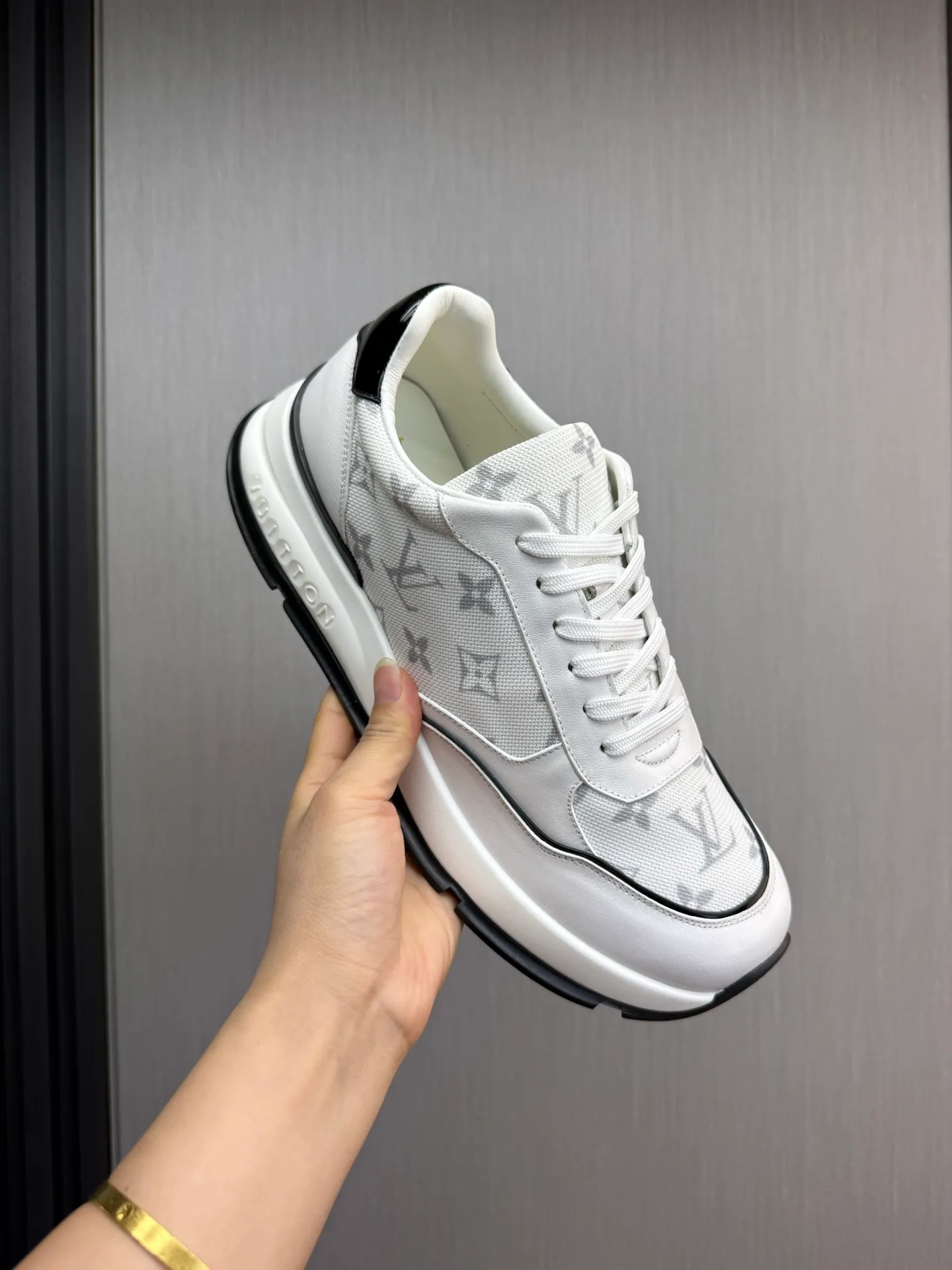Men's shoes 💰800💰 LOUIS VUITTON [Luden Yiwei] Brand new trendy Lv is on the market 🎁, casual and fashionable men's shoes 👟Original 1:1 shipment✅ The upper is made of imported brand leather + cowhide lining, the original wear-resistant rubber outsole, the version is simple and elegant, exclusive for trendy men. 38-44 (customized at 38.45)